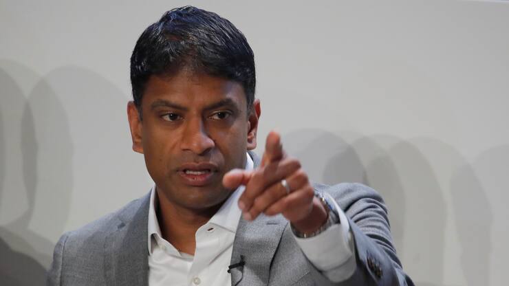 CEO Vas Narasimhan of Swiss drugmaker Novartis addresses the company's annual news conference in Basel, Switzerland January 30, 2019. REUTERS/Arnd Wiegmann - RC1D99711920