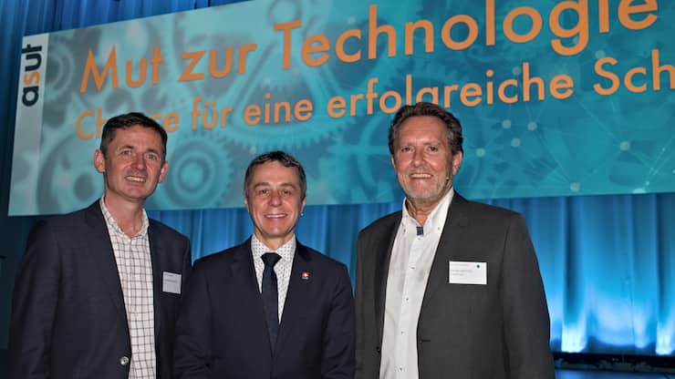 hristian Grasser, Geschäfstführer, asut; Ignazio Cassis, Bundesrat; Peter Grütter, Präsident, Schweizerischer Verband der Telekommunikation asut;