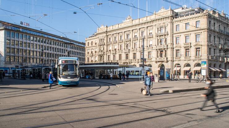 Credit_suisse_zuerich_paradeplatz