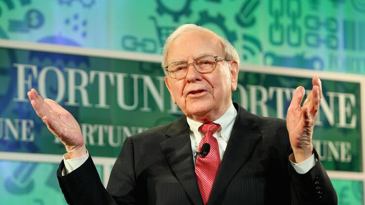 WASHINGTON, DC - OCTOBER 16:  Warren Buffett speaks onstage at the FORTUNE Most Powerful Women Summit on October 16, 2013 in Washington, DC.  (Photo by Paul Morigi/Getty Images for FORTUNE)