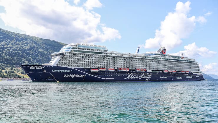 Ein Kreuzfahrtschiff des deutschen Reisekonzerns TUI (2025).