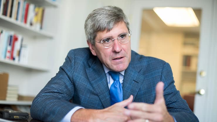 UNITED STATES - AUGUST 31: Stephen Moore of The Heritage Foundation is interviewed by CQ in his Washington office, August 31, 2016. (Photo By Tom Williams/CQ Roll Call)