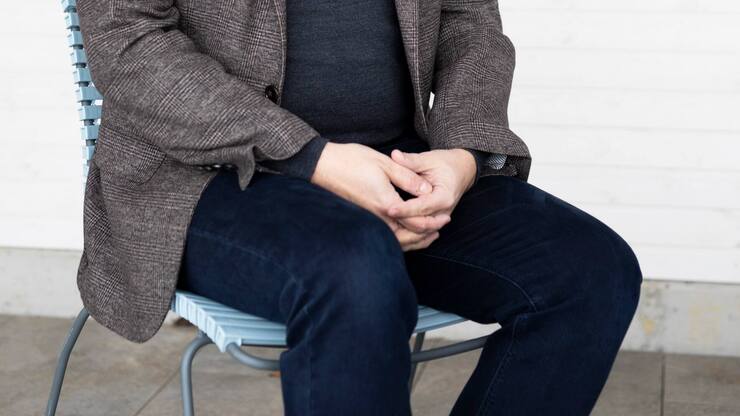 Portrait von China Experte Ralph Weber, der als Professor am Europainstitut an der UniversitÃ¤t Basel arbeitet. Aufgenommen am 26.01.2021 in seinem GartenhÃ¤uschen. 