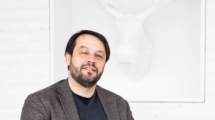 Portrait von China Experte Ralph Weber, der als Professor am Europainstitut an der UniversitÃ¤t Basel arbeitet. Aufgenommen am 26.01.2021 in seinem GartenhÃ¤uschen. 