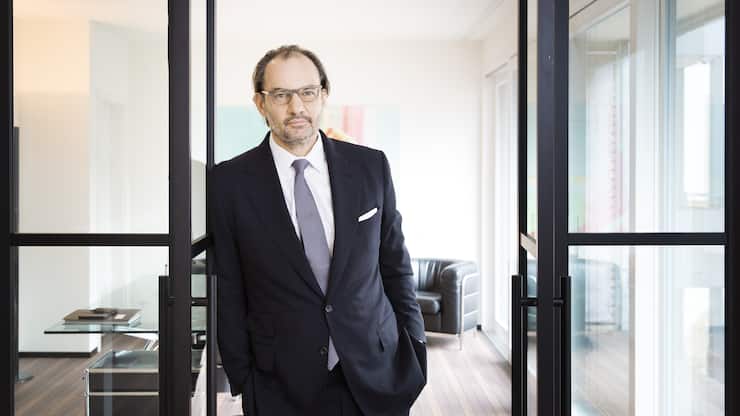 Der GrÃ¼nder von Clearvat in Konstanz Roman Koidl posiert am 06.12.2018 in seinem BÃ¼ro fÃ¼r ein Foto.