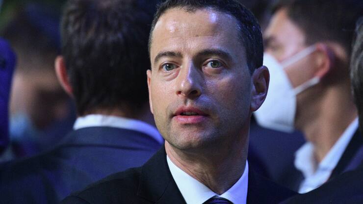 6565638 04.06.2021 Gary Nagle, a South African business executive, and the Glencore CEO-designate, is pictured before a plenary session during the Saint Petersburg International Economic Forum (SPIEF) at the ExpoForum Convention and Exhibition Centre, in St. Petersburg, Russia. Evgeny Biyatov / Sputnik