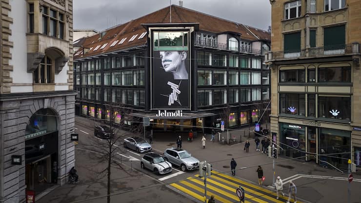 Eine Aussenaufnahme des Warenhaus Jelmoli an der Bahnhofstrasse in Zürich
