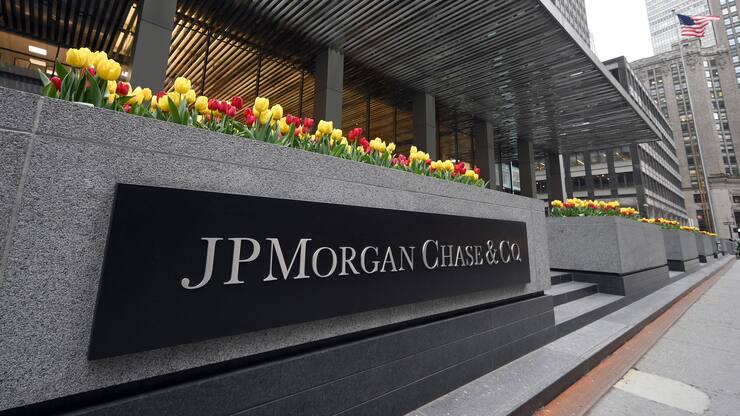 Das Logo von JPMorgan am Hauptsitz in New York.