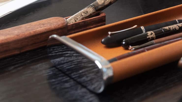 Füller in Lederköcher