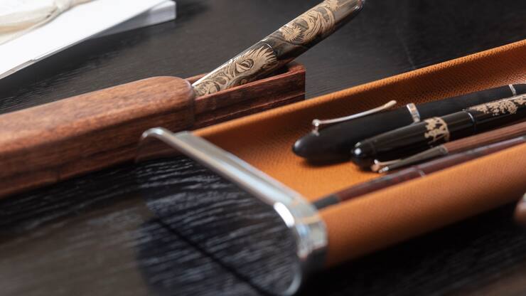 Füller in Lederköcher