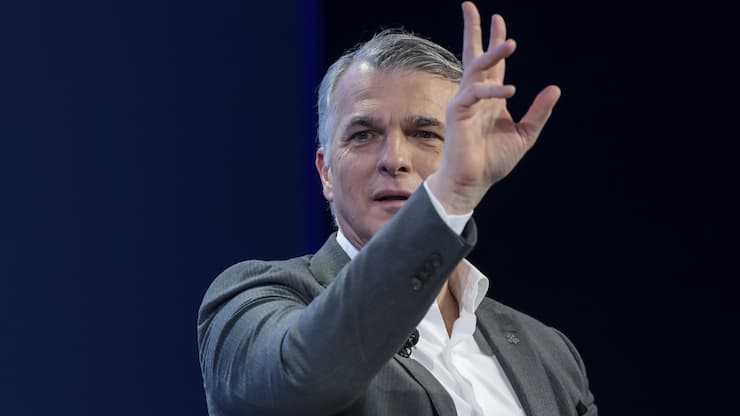 Sergio Ermotti, chief executive officer of UBS AG, gestures as he speaks during a panel session on day three of the World Economic Forum (WEF) in Davos, Switzerland, on Thursday, Jan. 24, 2019. World leaders, influential executives, bankers and policy makers attend the 49th annual meeting of the World Economic Forum in Davos from Jan. 22 - 25. Photographer: Jason Alden/Bloomberg