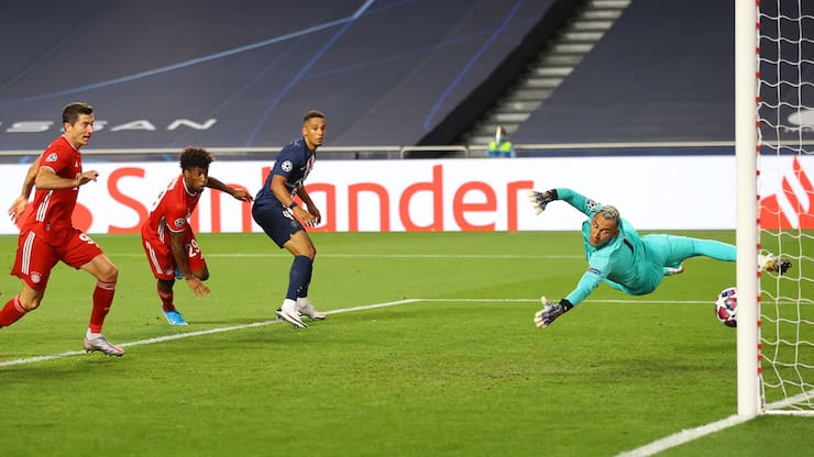 LISBON, Aug. 24, 2020 Kingsley Coman (2nd L) of FC Bayern Munich scores his team's first goal during the UEFA Champions League Final match between Paris Saint-Germain and Bayern Munich at Estadio do Sport Lisboa e Benfica in Lisbon, Portugal, Aug. 23, 2020. (Photo by Julian Finney/UEFA via Xinhua) (Credit Image: © Wen Xinnian/Xinhua via ZUMA Press (FOTO: DUKAS/ZUMA)