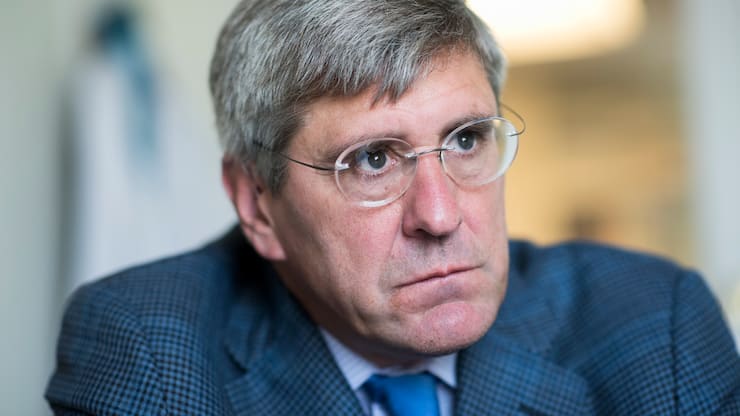 UNITED STATES - AUGUST 31: Stephen Moore of The Heritage Foundation is interviewed by CQ in his Washington office, August 31, 2016. (Photo By Tom Williams/CQ Roll Call)
