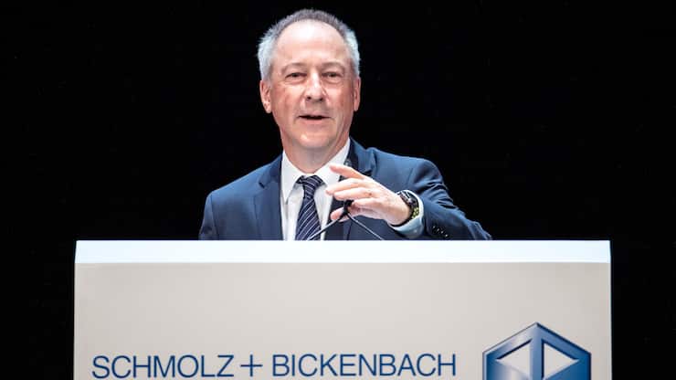 Jens Alder, neuer Verwaltungsratspraesident, spricht an der Generalversammlung von Schmolz und Bickenbach AG im KKL in Luzern am Dienstag, 30. April 2019. (KEYSTONE/Alexandra Wey)