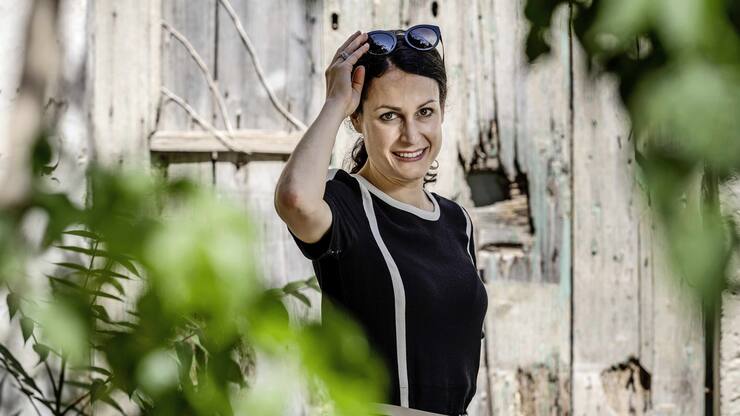 Dans le village Archanes en CrÃ¨te.Laura Meyer a Ã©tÃ© nommÃ©e nouvelle CEO d'Hotelplan Group. CrÃ¨te GrÃ¨ce, juin 2021. Â©Nicolas Righetti/Lundi13.ch