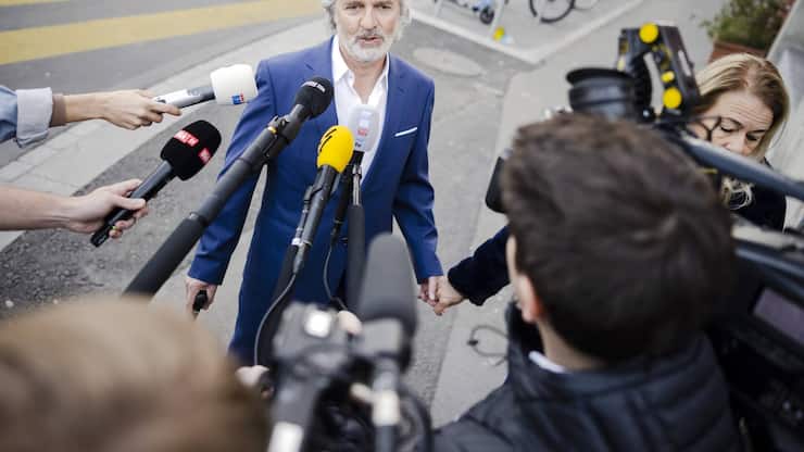 Beat Stocker erscheint zur Urteilseroeffnung des Raiffeisen-Prozesses des Zuercher Bezirksgerichts, am Mittwoch, 13. April 2022 vor dem Volkshaus in Zuerich. 