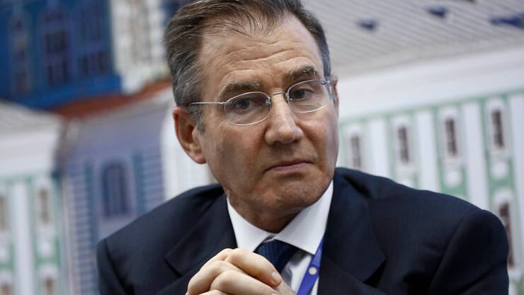 Ivan Glasenberg, billionaire and chief executive officer of Glencore Xstrata Plc, speaks during a panel session on day two of the St. Petersburg International Economic Forum 2016 (SPIEF) in Saint Petersburg, Russia, on Friday, June 17, 2016. The 20th anniversary St. Petersburg International Economic Forum which brings together heads of state and governments, political leaders, leading experts and global company executives runs from June 16-18. Photographer: Simon Dawson/Bloomberg