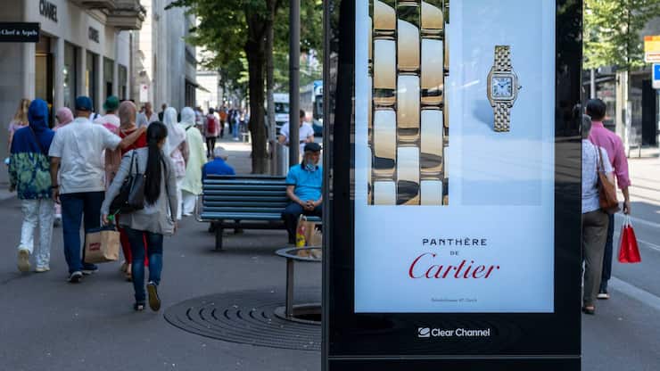 Eine Cartier Uhrenwerbung, fotografiert am Freitag, 23. Juli 2021 an der Bahnhofstrasse in Zuerich.