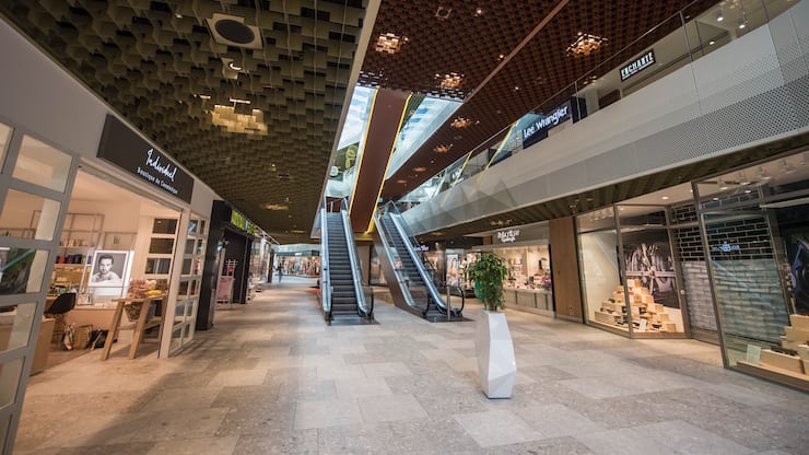 Die Gaenge der Shopping Mall of Switzerland in Ebikon am Mittwoch 12. September 2018. (KEYSTONE/Urs Flueeler)