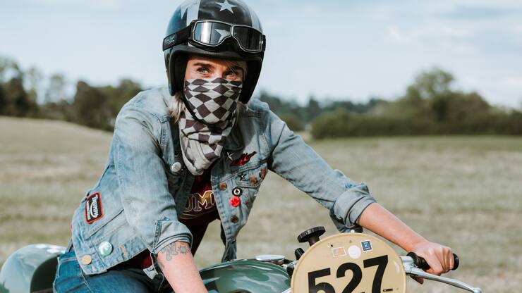 Bei Frauen auf Motorrädern gibt es viele Klischees.