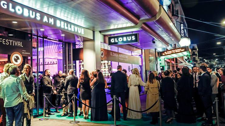 Party beim Globus am Bellevue