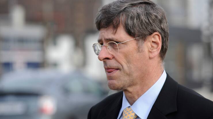 Der designierte Verwaltungsratsvicepraesident von Swiss Re Mathis Cabiallavetta auf dem Weg zur Generalversammlung der Swiss Re.  Â© Andreas Meier/EQ Images