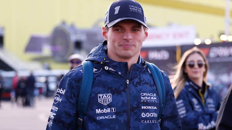 F1 Grand Prix of Las Vegas - Arrivals Max Verstappen arrives at the paddock for the practice race ahead of the Formula 1 Heineken Las Vegas Grand Prix in Las Vegas, Nevada, on November 20, 2025. Las Vegas Nevada United States PUBLICATIONxNOTxINxFRA Copyright: xStephaniexTacyx originalFilename:tacy-formula1251120_npAGp.jpg