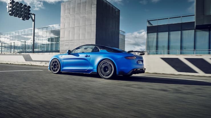 Klein, stark, blau: Der Alpine R markiert die Spitze der erfolgreich neu aufgelegten Tochtermarke von Renault. Schnell ist er, und schnell sieht er auch aus.