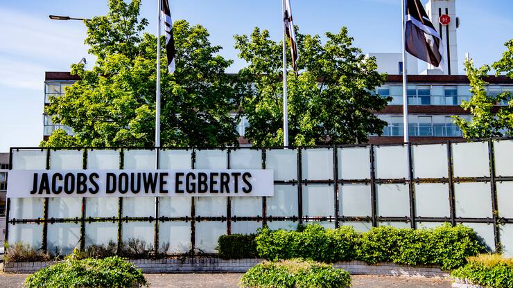 UTRECHT, NETHERLANDS - 2020/05/29: JDE sign at the headquarters in Utrecht.Jacobs Douwe Egbets (JDE) parent to Douwe Egberts (DE), a Dutch coffee brand has experienced a successful IPO (Initial Public Offering). (Photo by Robin Utrecht/SOPA Images/LightRocket via Getty Images)