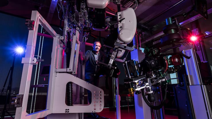 22.10.2018; ZÃ¼rich; BILANZ - Pionier; Portrait von Robert Riener; Portrait von Prof. Dr. Robert Riener, Robert Riener ist ordentlicher Professor fÃ¼r Sensomotorische Systeme am Departement fÃ¼r Gesundheitswissenschaften und Technologie (D-HEST), ETH ZÃ¼rich. Â© Valeriano Di Domenico