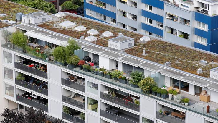 Ein Mehrfamilienhaus in Baden (AG); Immobilienmarkt Eigenmietwert abschaffen? Das sind die Folgen für die Häuserpreise Ende September stimmt die Schweiz über die Abschaffung des Eigenmietwerts ab. Für Fachleute zeichnet sich schon jetzt eine Tendenz auf dem Markt ab.