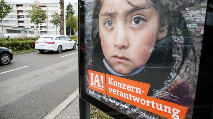  Foto  Manuel Geisser  10.10.2020     Zürich      :  Konzernverantwortungsinitiative   . Eidgenössische Volksinitiative  Für verantwortungsvolle Unternehmen  zum Schutz von Mensch und Umwelt   . 