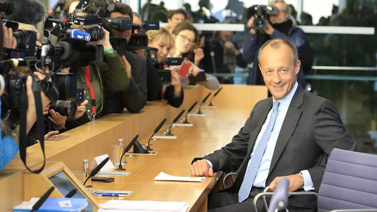 BERLIN, GERMANY - OCTOBER 31: Former Union faction leader Friedrich Merz poses for a photo before announcing his candidacy for Christian Democratic Union (CDU) chairmanship after German Chancellor Angela Merkel stated she won't run for re-election as party chair in Berlin, Germany on October 31, 2018. (Photo by Erbil Basay/Anadolu Agency/Getty Images)