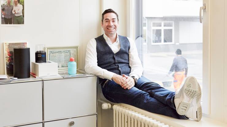 Mike Baur, 41, co-founder & executive chairman of the Swiss Startup Factory in the video and photo studio of his office. Zurich, Switzerland, November 9, 2016. Photo Assignment ID: 46202 Slug: SWISSBANK Status: Assigned Publication: WSJ Daily Section: C - Money and Investing..CREDIT: Elisabeth Real for The Wall Street Journal..Slug: SWISSBANK (KEYSTONE/Elisabeth Real)