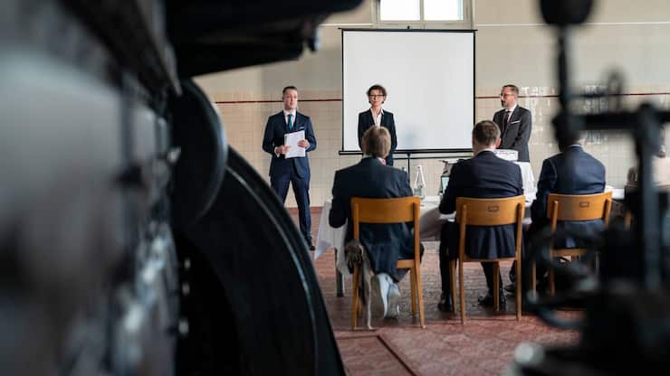 Cliff Kim, Andrea Steinmann Mascaro, Paul Hirschi (mit Bart). Raiffeisenbank Zuerich