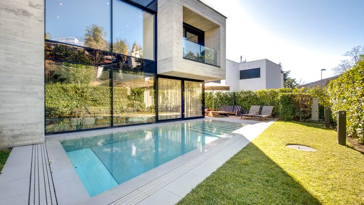 Collina d’Oro, Montagnola: Die 8,5-Zimmer-Villa südlich von Lugano wurde 2015 erbaut und verfügt über vier Schlafzimmer und fünf Badezimmer. Preis: 4 700 000 Franken.