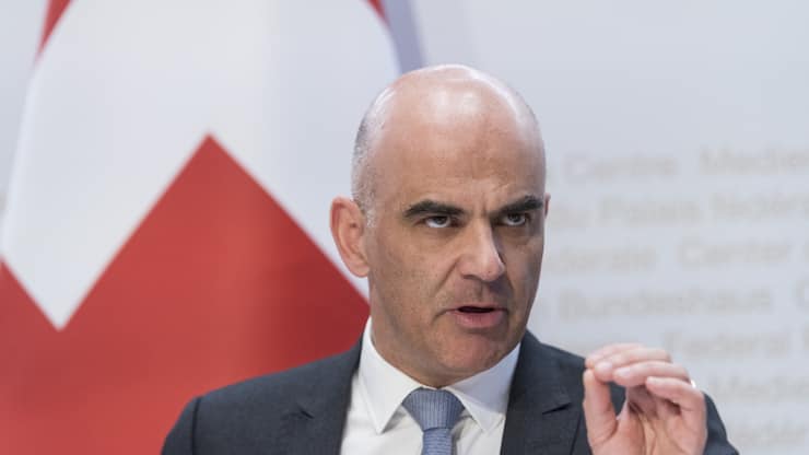 Swiss Federal councillor Alain Berset briefs the media about the latest measures to fight the Covid-19 Coronavirus pandemic, on Friday, March 13, 2020 in Bern, Switzerland. (KEYSTONE/Alessandro della Valle)