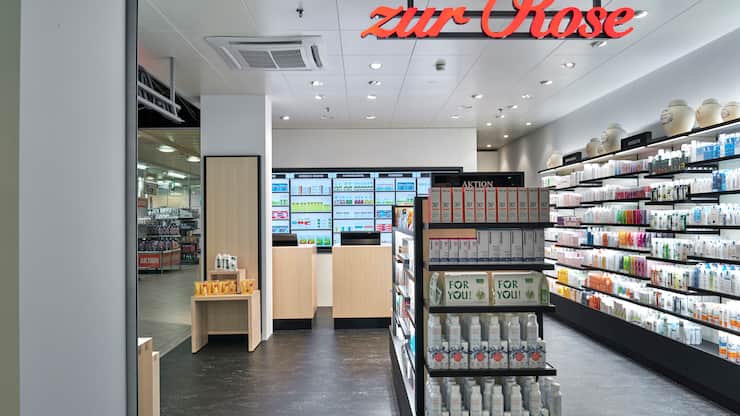 Die neue Zur Rose Apotheke im Migros an der Marktgasse 46 in Bern, Schweiz aufgenommen am 5. Juli 2017 von Roman Weyeneth, fotografie roman weyeneth gmbh, Fotostudio Basel, Schweiz.