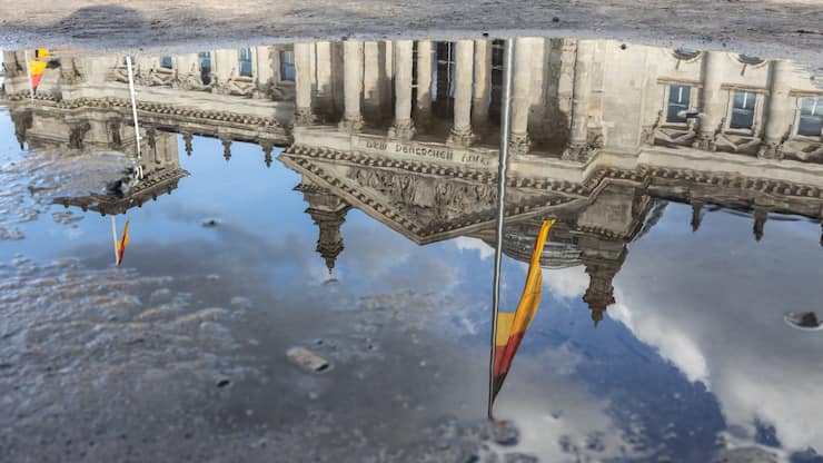 Von der Energiepolitik bis zur Aussenpolitik zeigen sich Schwierigkeiten, die die Wettbewerbsfähigkeit und Stabilität des Landes gefährden (im Bild: das Reichstagsgebäude in Berlin).