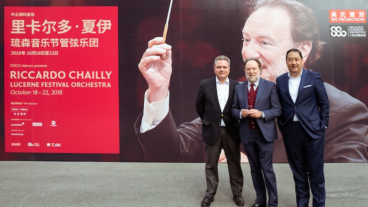 Lucerne-Festival-Chef Michael Haefliger, Dirigent Riccardo Chailly, Agentur-Chef Jiatong Wu (v.l.).