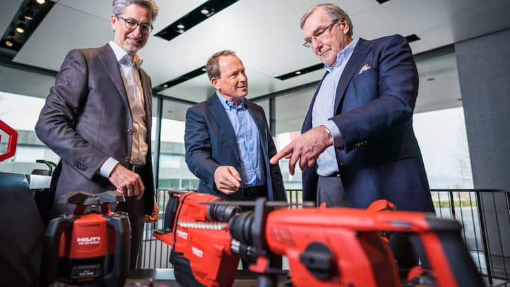 Der neue CEO Jahangir Doongaji, der aktuelle CEO und designierte VR-Präsident Christoph Loos, der abtretende VR-Präsident Heinrich Fischer (von links): 