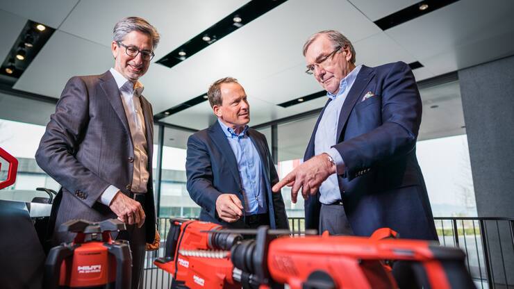 Der neue CEO Jahangir Doongaji, der aktuelle CEO und designierte VR-Präsident Christoph Loos, der abtretende VR-Präsident Heinrich Fischer (von links): 