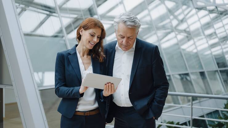 Symbolbild Angestellte und Vorgesetzter