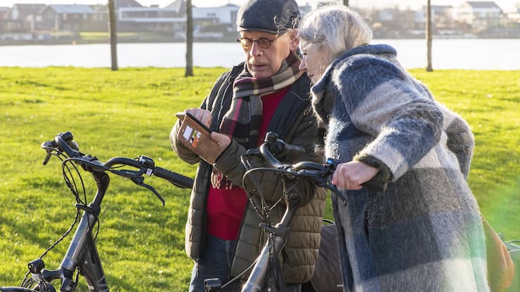 Netherlands, Cuijk - illustrative image. Elderly couple on a bicycle in a residential area. photo: ANP / Hollandse Hoogte / Patricia Rehe *** Netherlands, Cuijk illustrative image Elderly couple on a bicycle in a residential area photo ANP Hollandse Hoogte Patricia Rehe PUBLICATIONxINxGERxSUIxAUTxONLY Copyright: xANPx/xPatriciaxRehex x442749473x originalFilename: 442749473.jpg 