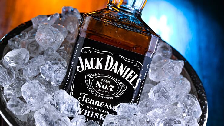 Eine Flasche «Jack Daniel's» -  hergestellt von der Jack Daniel Distillery und seit 1956 im Besitz der Brown-Forman Corporation.