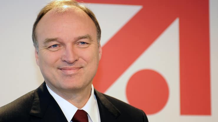 Tomas Ebeling, Vorstandsvorsitzender der ProSiebenSat.1 Media AG, posiert am 4. Maerz 2009 vor der Bilanzpressekonferenz des Medienunternehmens in Muenchen fuer Fotos. Das Unternehmen gibt am Donnerstag, 14. Mai 2009, seine Quartalszahlen bekannt.  (AP Photo/Uwe Lein)  ---- The March 4, 2009 photo shows Thomas Ebeling, CEO of the ProSiebenSat.1 Media AG  prior to the annual balance press conference  in Munich, southern Germany. (AP Photo/Uwe Lein)