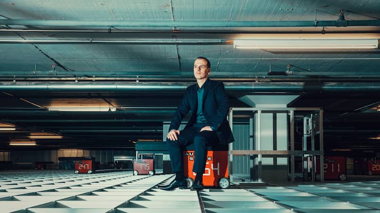 Roland Brack, GrÃ¼nder und CEO der Brack AG, im Hauptsitz.