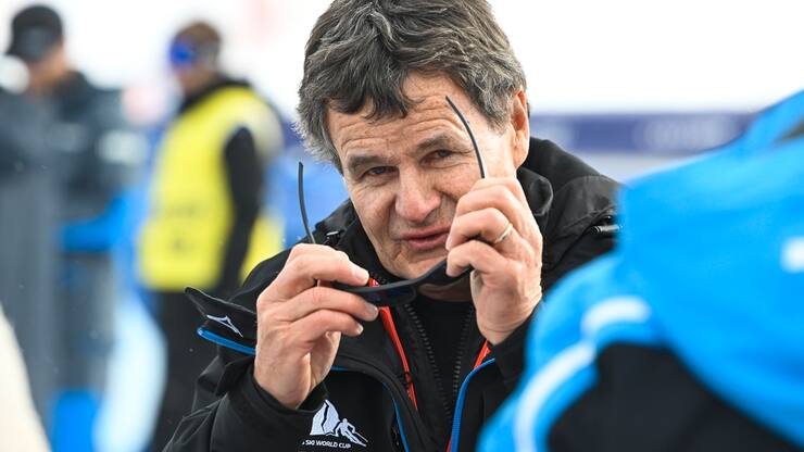 Franz Julen, president of the organizing committee, reacts after the women's downhill race on the new ski course "Gran Becca" was cancelled due to strong winds, at the Alpine Skiing FIS Ski World Cup Zermatt-Cervinia, in Cervinia, Italy, Sunday, November 19, 2023. (KEYSTONE/Alessandro della Valle)