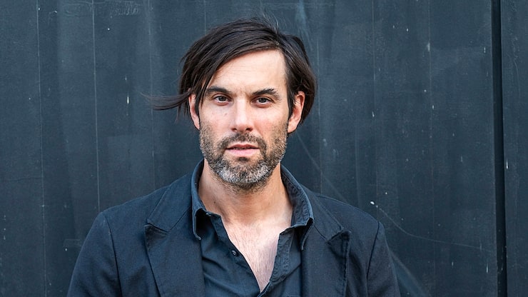 Family BusinessMax Simonischek (42) trat als Theater- und Filmschauspieler in die ­Fussstapfen seiner Eltern. Einer ­seiner Erfolge ist die Hauptrolle im ­Biopic «Zwingli».