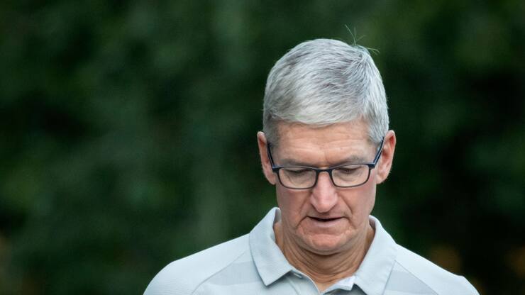 SUN VALLEY, ID - JULY 12: Tim Cook, chief executive officer of Apple, attends the annual Allen & Company Sun Valley Conference, July 12, 2019 in Sun Valley, Idaho. Every July, some of the world's most wealthy and powerful businesspeople from the media, finance, and technology spheres converge at the Sun Valley Resort for the exclusive weeklong conference. (Photo by Drew Angerer/Getty Images)
